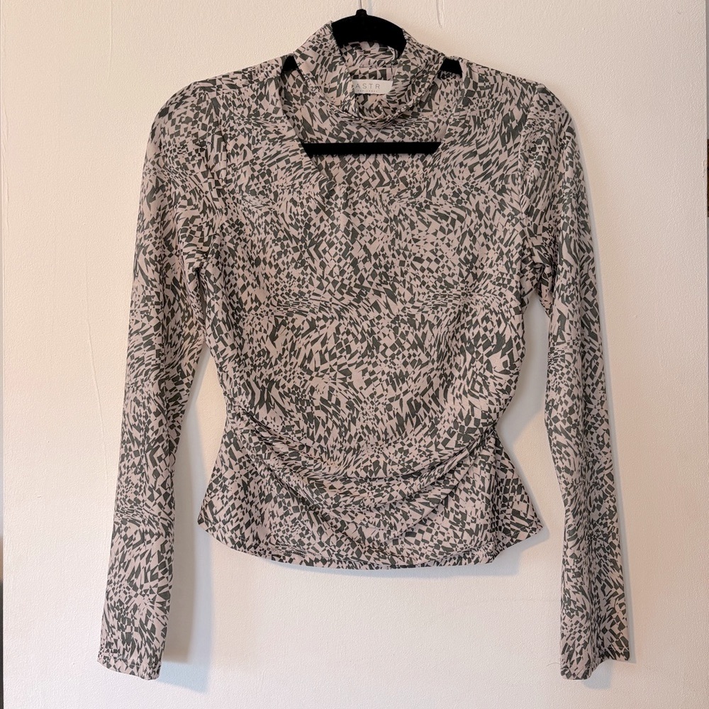 NWOT ASTR The Label Crop Top Womens‎ Size Medium Sheer Night Out Long Sleeve